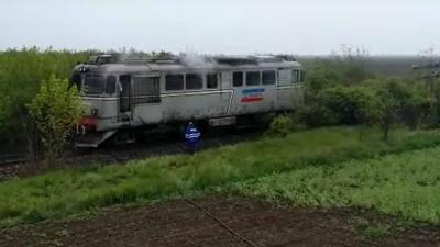 Locomotiva unui tren de marfă a luat foc în Gara Piatra Olt